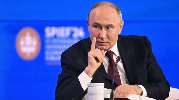 Tổng thống Nga Vladimir Putin tại SPEF 2024 - Sputnik Việt Nam