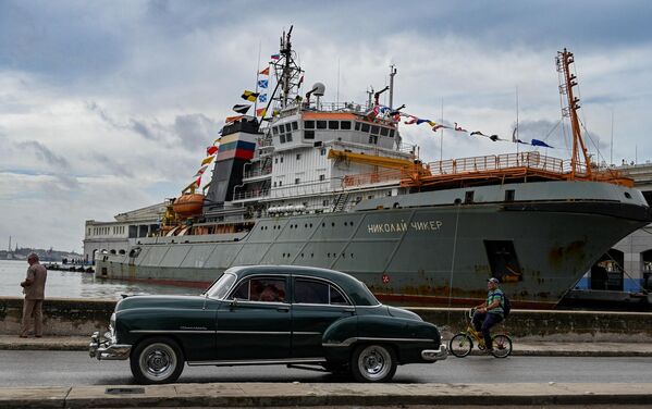 Tàu kéo cứu hộ &quot;Nikolai Chiker&quot; của Hải quân đến thăm chính thức Havana - Sputnik Việt Nam