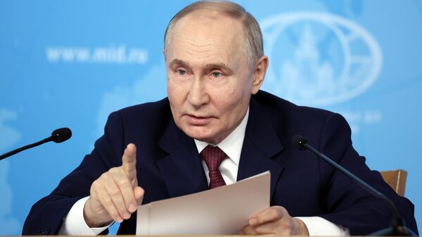 Tổng thống Vladimir Putin gặp lãnh đạo Bộ Ngoại giao Nga - Sputnik Việt Nam