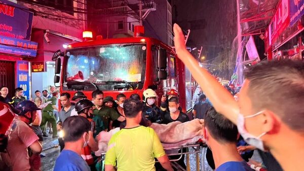 4 người tử vong trong vụ cháy nhà cao tầng ở quận Hoàng Mai (Hà Nội) - Sputnik Việt Nam