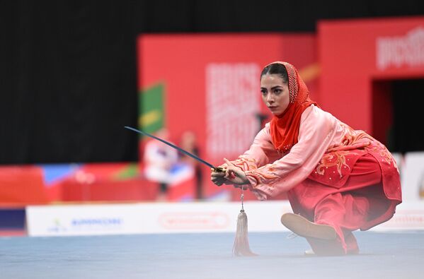Vđv Marjan Karimidorche (Iran) tại cuộc thi wushu nữ ở hạng mục Taolu Taijiquan của BRICS Games ở Kazan - Sputnik Việt Nam