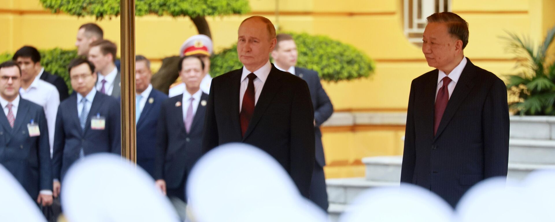 Chủ tịch nước CHXHCN Việt Nam Tô Lâm chủ trì lễ đón chính thức Tổng thống Nga Vladimir Putin - Sputnik Việt Nam, 1920, 20.06.2024
