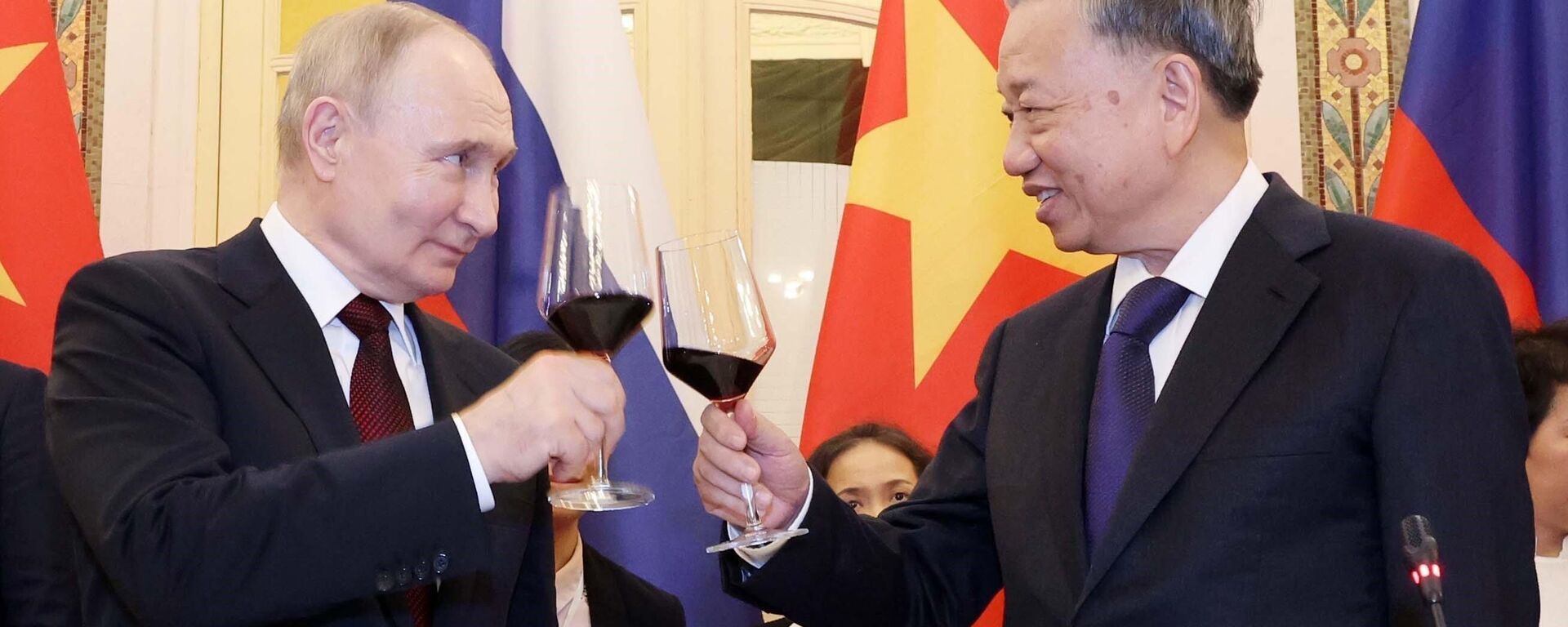 Chủ tịch nước Tô Lâm chủ trì Tiệc chiêu đãi Tổng thống LB Nga Vladimir Putin  - Sputnik Việt Nam, 1920, 22.06.2024