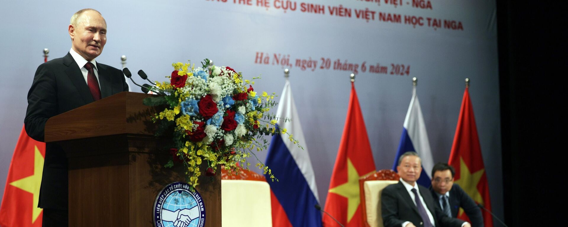 Video: Những khoảnh khắc ấn tượng nhất trong chuyến thăm Việt Nam của Tổng thống Nga Putin - Sputnik Việt Nam, 1920, 21.06.2024