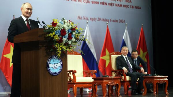 Video: Những khoảnh khắc ấn tượng nhất trong chuyến thăm Việt Nam của Tổng thống Nga Putin - Sputnik Việt Nam