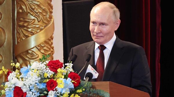 Tổng thống LB Nga Vladimir Putin phát biểu tại buổi gặp gỡ lãnh đạo Hội hữu nghị Việt – Nga và các thế hệ cựu sinh viên Việt Nam học tại Nga - Sputnik Việt Nam