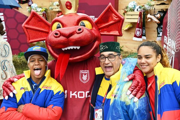 Những người tham gia đến từ Venezuela tại lễ bế mạc BRICS Games ở làng Mirny, quận Privolzhsky của Kazan - Sputnik Việt Nam