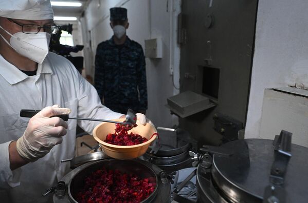 Thức ăn cho tù nhân Ukraina trong cơ sở cải huấn của Nga - Sputnik Việt Nam