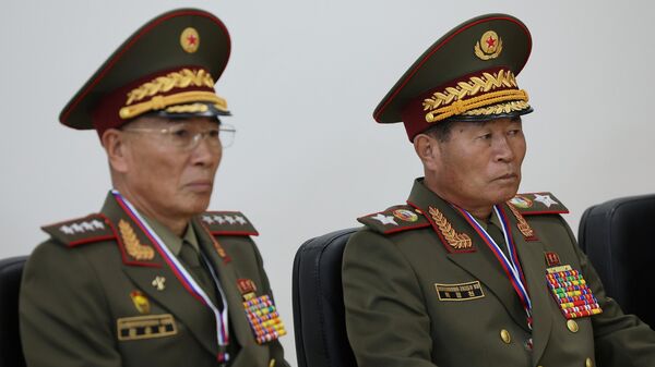 Nguyên soái Lục quân CHDCND Triều Tiên Park Chong Chon (phải) và Bộ trưởng Quốc phòng CHDCND Triều Tiên Kang Sun - Sputnik Việt Nam