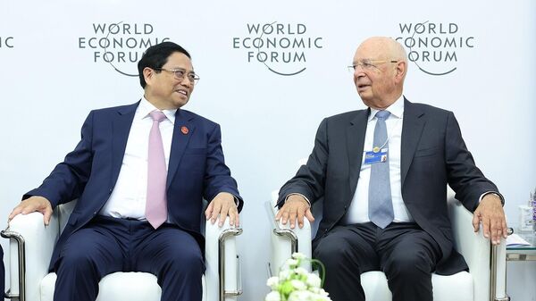 Thủ tướng Phạm Minh Chính tiếp Nhà sáng lập kiêm Chủ tịch điều hành Diễn đàn Kinh tế thế giới (WEF) Klaus Schwab. - Sputnik Việt Nam