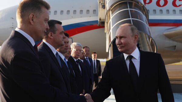 Tổng thống Nga Vladimir Putin đã tới thủ đô Astana của Kazakhstan - Sputnik Việt Nam