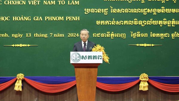 Chủ tịch nước Tô Lâm thăm Đại học Hoàng gia Phnom Penh - Sputnik Việt Nam