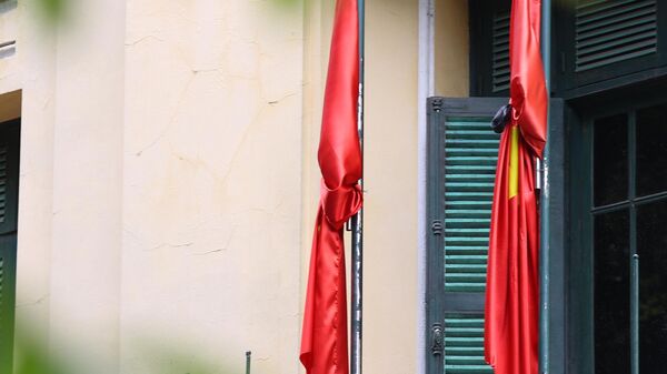 Hà Nội: Nhiều nơi treo cờ rủ tưởng nhớ Tổng Bí thư Nguyễn Phú Trọng - Sputnik Việt Nam
