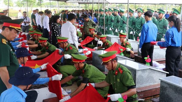 Kiên Giang truy điệu, an táng hài cốt liệt sĩ quân tình nguyện Việt Nam hy sinh tại Campuchia - Sputnik Việt Nam