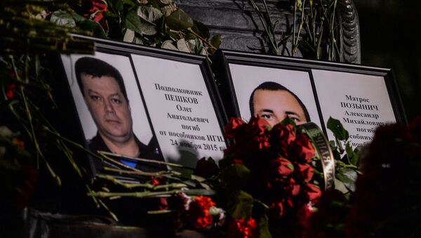 Chân dung các liệt sỹ Nga hy sinh tại Syria. Trung tá Oleg Peshkov và thủy thủ Aleksandr Pozynich. - Sputnik Việt Nam