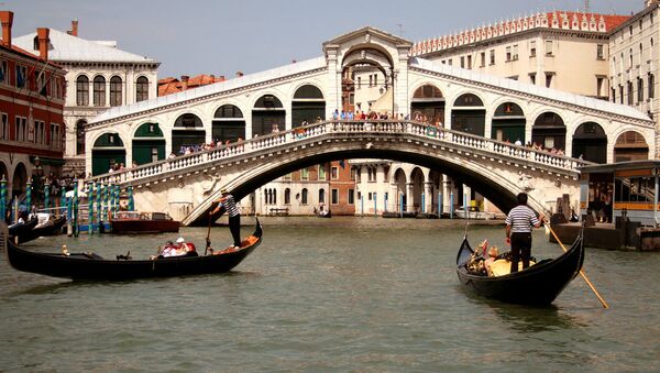 Cầu Rialto ở Venice. - Sputnik Việt Nam