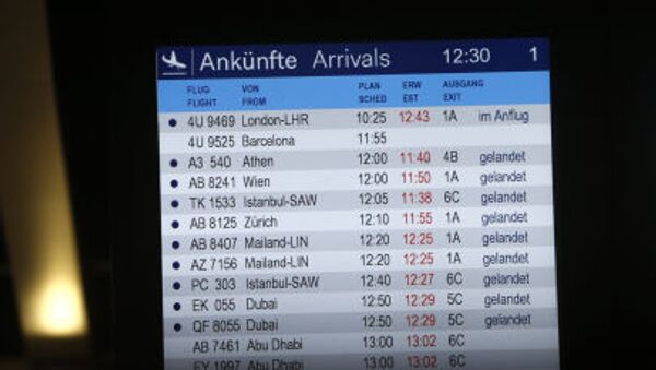 Bảng thông báo máy bay đến của sân bay Düsseldorf - Sputnik Việt Nam