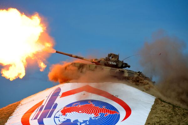 Xe tăng T-90S tại Triển lãm  Quốc tế về thiết bị công nghệ cao và vũ khí lần thứ IX VTTV Omsk 2011 - Sputnik Việt Nam