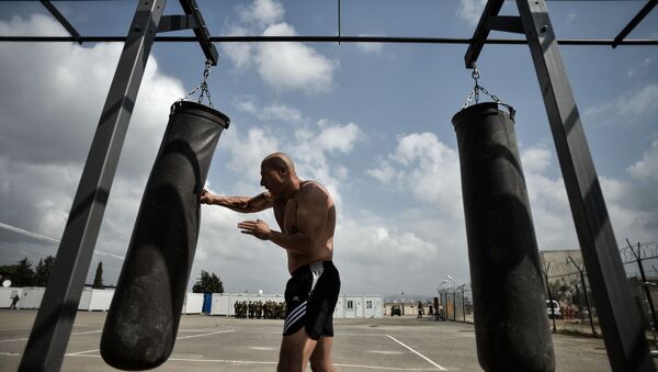 Người lính tập thể thao tại căn cứ không quân Hmeymim, tỉnh Latakia - Sputnik Việt Nam