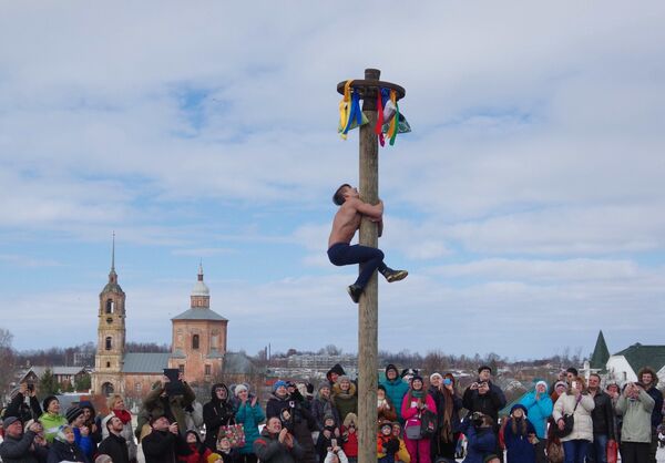 Vui chơi trong lễ Maslenitsa ở thành phố Suzdal - Sputnik Việt Nam