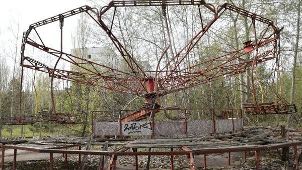 Công viên giải trí trong khu vực bị bỏ hoang sau vụ tai nạn nhà máy điện hạt nhân Chernobyl. - Sputnik Việt Nam