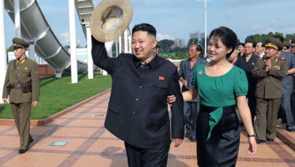 Nhà lãnh đạo Bắc Triều Tiên Kim Jong-un và người vợ - Sputnik Việt Nam