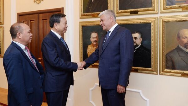 Người đứng đầu Bộ Nội vụ Nga, ông Vladimir Kolokoltsev đã gặp nhà lãnh đạo Bộ Công an của nước CHXHCN Việt Nam, Bộ trưởng Tô Lâm - Sputnik Việt Nam