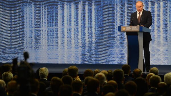Tổng thống Nga Vladimir Putin tại diễn đàn kinh tế St. Petersburg. - Sputnik Việt Nam
