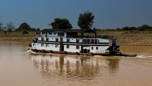 Chiếc phà ở miền Myanmar - Sputnik Việt Nam