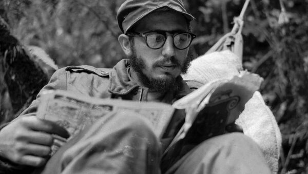 Nhà lãnh đạo Cuba Fidel Castro tại căn cứ quân khởi nghĩa ở Sierra Maestra trên núi Cuba - Sputnik Việt Nam