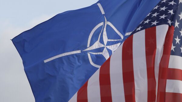 Cờ NATO và Hoa ky - Sputnik Việt Nam