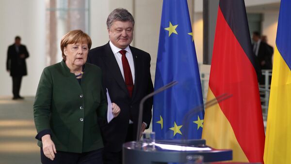 Petro Poroshenko với Thủ tướng Đức Angela Merkel - Sputnik Việt Nam