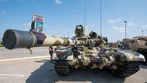 A modified T-72 tank displayed at the ADEX 2016 Azerbaijan International Defense Industry Exhibition in Baku - Sputnik Việt Nam