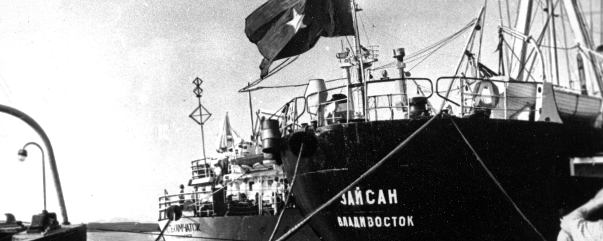 Tàu Zaisan của Liên Xô  trong cảng Hải Phòng. - Sputnik Việt Nam, 1920, 20.05.2024