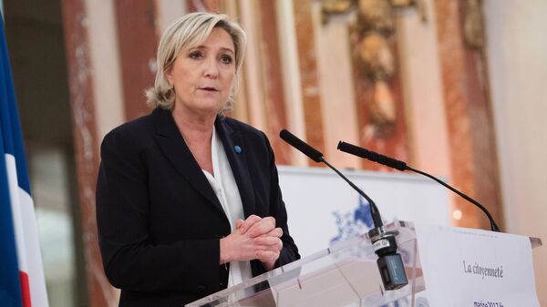 Le Pen cáo buộc Macron chuẩn bị 