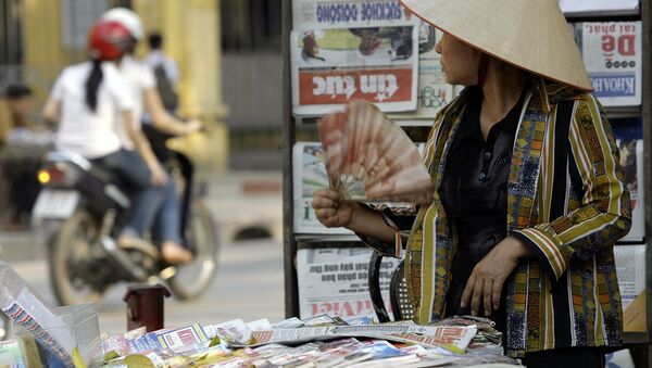 Продавец газет в Ханое  - Sputnik Việt Nam