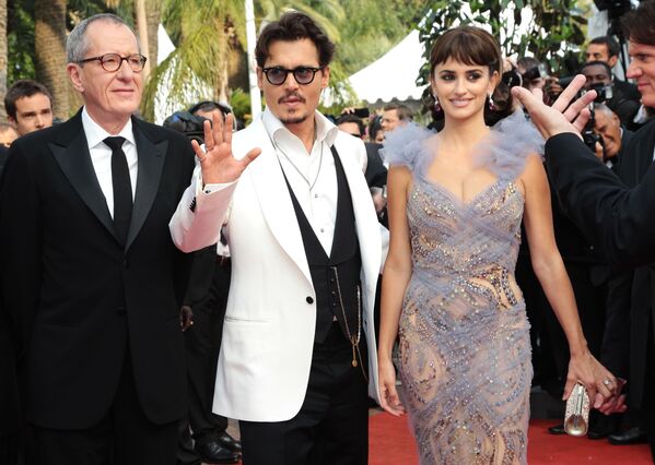 Các diễn viên Geoffrey Rush, Johnny Depp và Penélope Cruz tại Liên hoan phim Cannes lần thứ 64. Năm 2011 - Sputnik Việt Nam