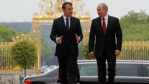 Emmanuel Macron và Vladimir Putin - Sputnik Việt Nam