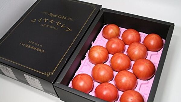 Cà chua muối Hoàng gia Nhật Bản đang được nhiều người dân Việt mua về ăn - Sputnik Việt Nam