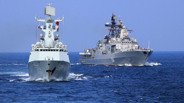 In this Friday, Sept. 16, 2016 photo released by Xinhua News Agency, Chinese Navy frigate Huangshan, left, and Russian Navy antisubmarine ship Admiral Tributs take part in a joint naval drill at sea off south China's Guangdong Province. - Sputnik Việt Nam