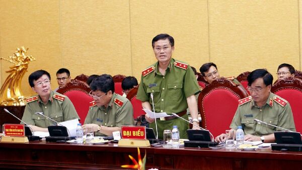 Trung tướng Đỗ Kim Tuyến thông tin tại buổi họp báo Bộ Công an sáng 28/6 - Sputnik Việt Nam