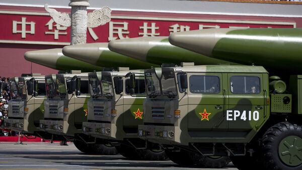 Military vehicles carrying DF-26 ballistic missiles drive past Tiananmen Gate during a military parade at Tiananmen Square in Beijing on September 3, 2015, to mark the 70th anniversary of victory over Japan and the end of World War II - Sputnik Việt Nam