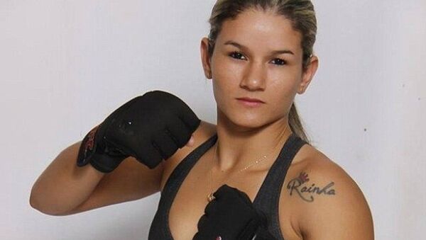 Trong sự nghiệp thi đấu MMA của mình, Monique Bastos đã đánh 6 trận và từng lên ngôi trong một giải đấu địa phương. - Sputnik Việt Nam