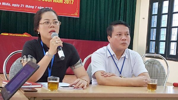 Bà Vũ Mai Khanh - Chủ tịch UBND phường Văn Miếu nhận trách nhiệm về vụ việc đáng tiếc xảy ra tại phường - Sputnik Việt Nam