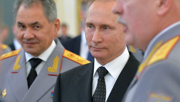 Bộ trưởng Quốc phòng Sergei Shoigu với Tổng thống Liên bang Nga Vladimir Putin - Sputnik Việt Nam