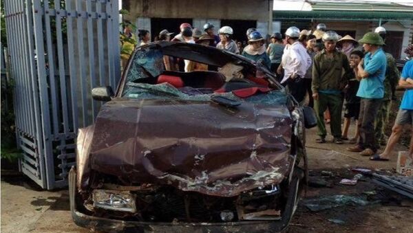 Chiếc xe dúm dó sau tai nạn - Sputnik Việt Nam