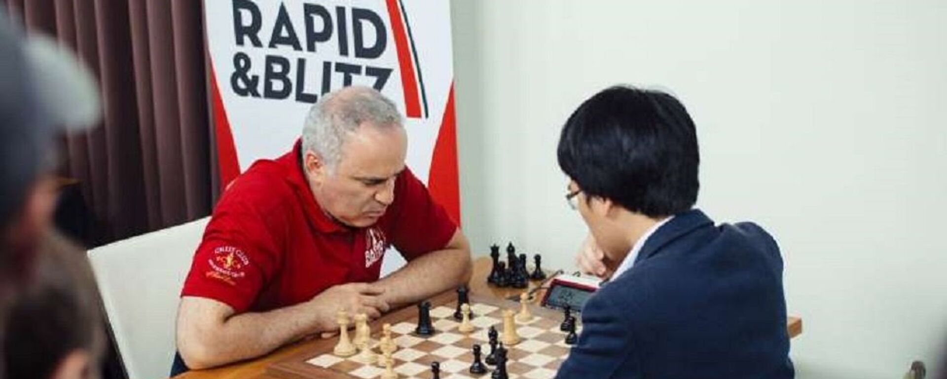 Vua cờ” Garry Kasparov (trái) thất bại trước Lê Quang Liêm ở ván cờ chớp thứ 5 Giải Grand Chess Tour 2017 - Sputnik Việt Nam, 1920, 18.08.2017