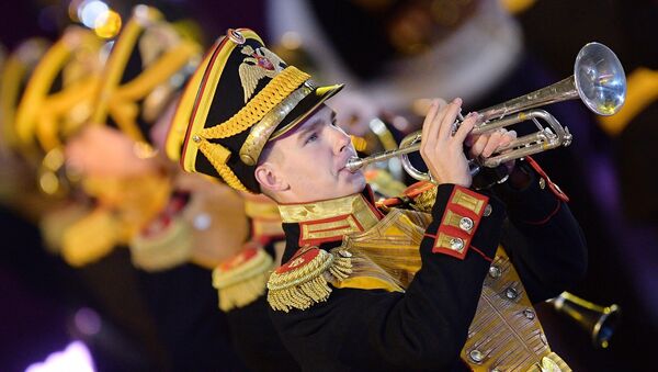 Các nhạc sĩ đoàn quân nhạc trung ương của Bộ Quốc phòng Nga tại lễ khai mạc Festival quân nhạc quốc tế Tháp Spasskaya lần thứ 10 tại Moskva - Sputnik Việt Nam