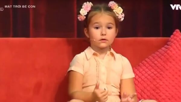 Bella cô bé 5 tuổi nói được 8 thứ tiếng khiến Lại Văn Sâm phát sốt I Vít TV - Sputnik Việt Nam