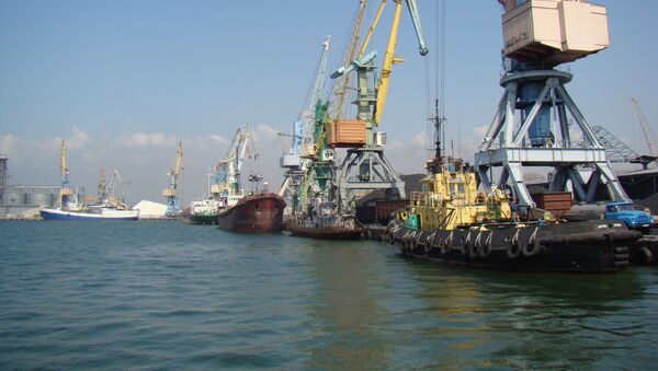 Бердянский морской торговый порт на Азовском море, Украина - Sputnik Việt Nam